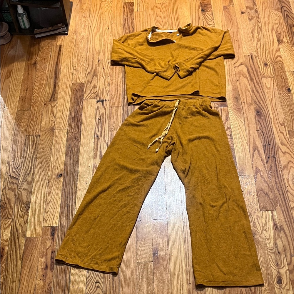 DONNI. Golden Lounge Set